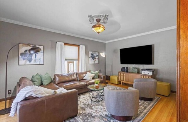 Beautiful three bedroom property located in a quiet neighborhood!