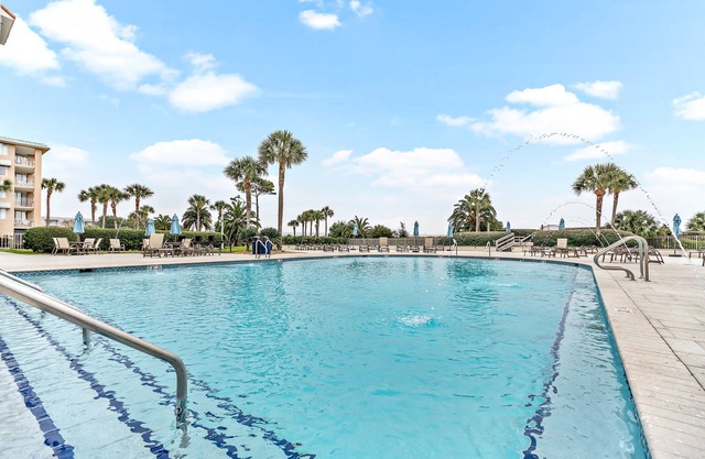 🐬BEAUTIFUL TOTALLY UPDATED ON THE BEACH AWESOME RATES🏖️