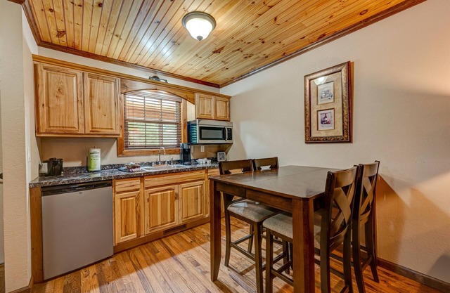 Beautiful Townhome at Willow Creek Falls Lodge