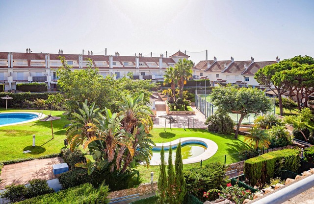 Beautiful townhouse near golf course and beach!