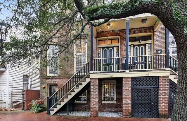 Beautiful Townhouse In Historic District!