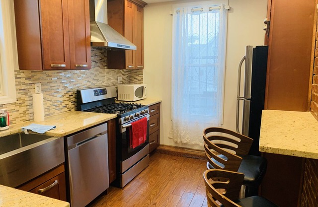 Beautiful two bedroom apartment in the 2nd floor of s private home.