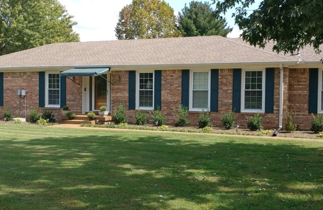 Beautiful two bedroom space . Great neighborhood, Private entrance .