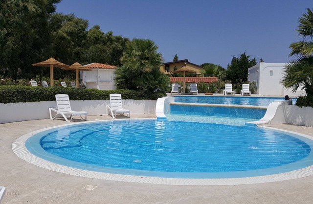 Beautiful two-room villa, right on the sea, swimming in the pool, culture and relaxation.