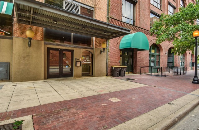 Beautiful updated condo in the heart of Dallas