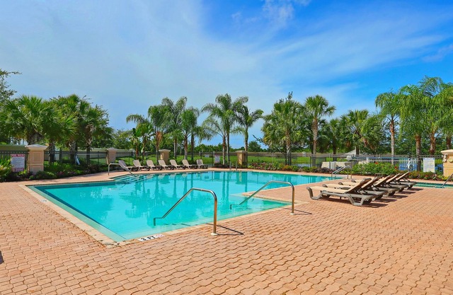 Beautiful Upscale Condo in Lakewood Ranch
