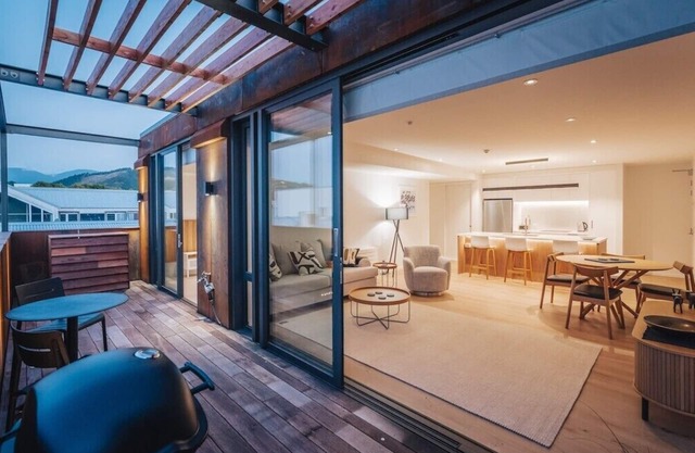 Beautiful Urban Apartment 5