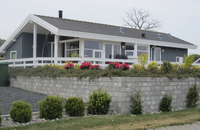 Beautiful vacation home with sea views and 5 minutes' walk from the beach