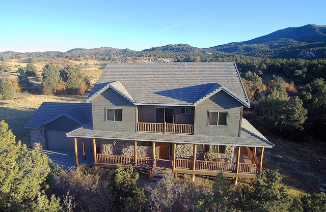 Beautiful very clean privately owned home. Next to Zion Ponderosa Resort.