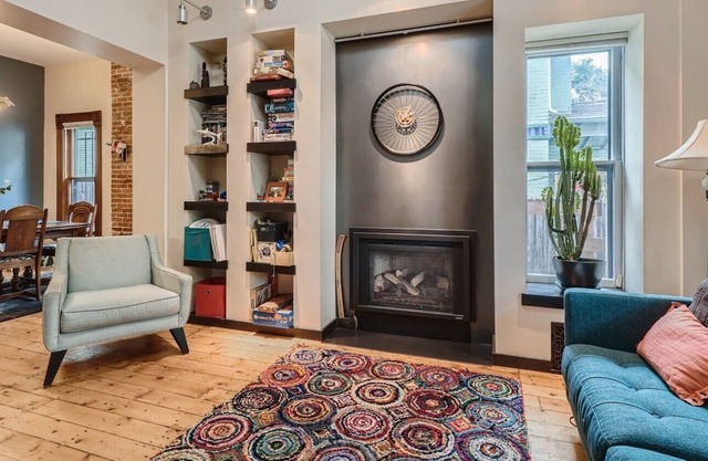Beautiful Victorian home - Located in Baker Historic District
