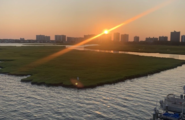 Beautiful View of the Bay, 2 Bedroom Condo, Sleeps 6