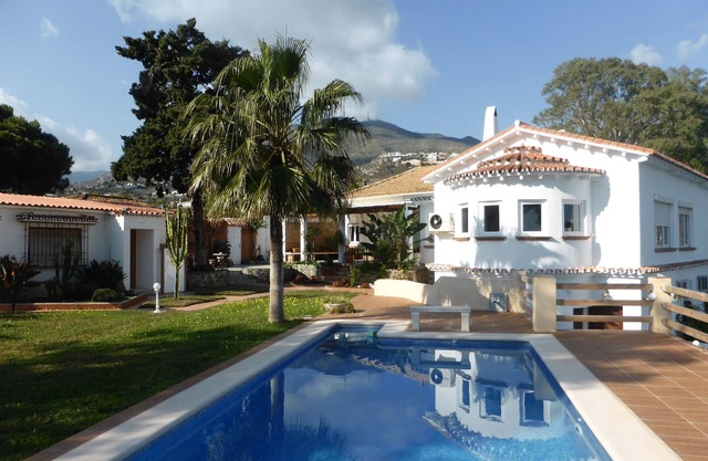 Beautiful views, garden and quiet area! Very spacious and redecorated 2025