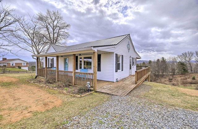 Beautiful Views & Gas Grill: Sparta Getaway!