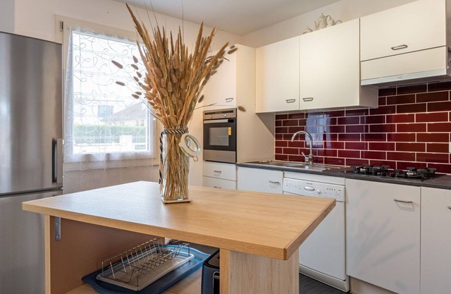 Beautiful villa for 4 guests with WIFI, TV, terrace, pets allowed and parking