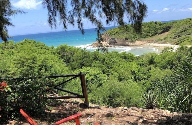 Beautiful Villa, access to the beach and exceptional view , 71 reviews *