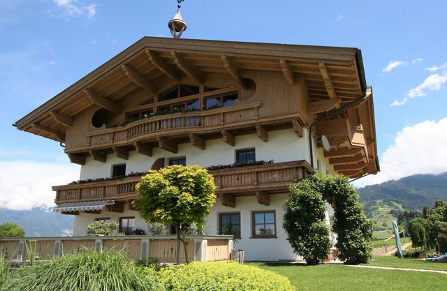 Beautiful villa for 6 guests with WIFI, TV, patio, panoramic view and parking