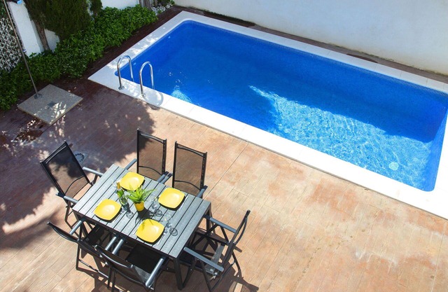 Beautiful villa for 10 guests with private pool, A/C, WIFI, TV and terrace