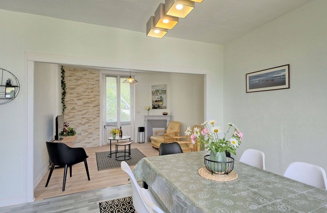 Beautiful villa for 4 guests with WIFI, TV and parking
