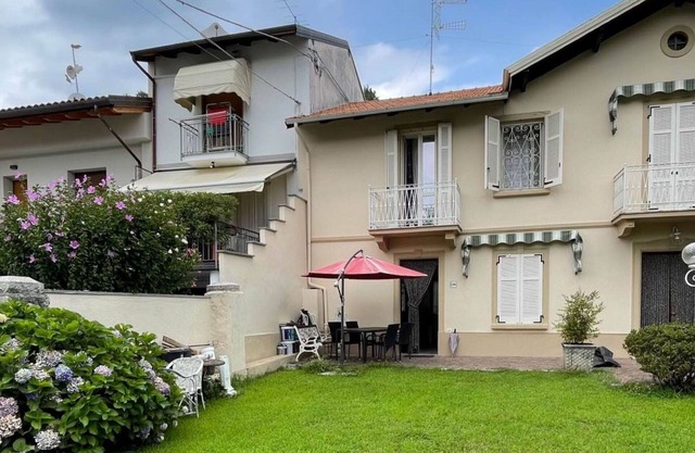 Beautiful villa for 4 guests with WIFI, TV, balcony and pets allowed