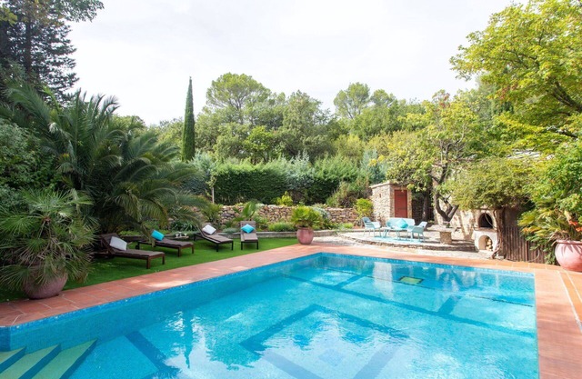 Beautiful villa for 4 people with A/C, WIFI, private pool, TV and parking