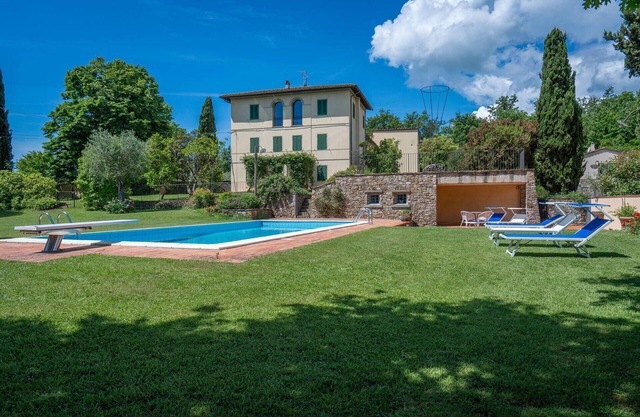 Beautiful villa for 8 people with WIFI, private pool, TV, pets allowed and parking