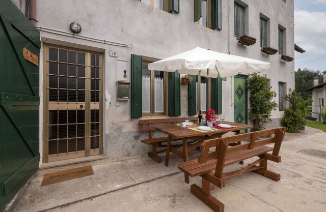 Beautiful villa for 8 people with TV and patio
