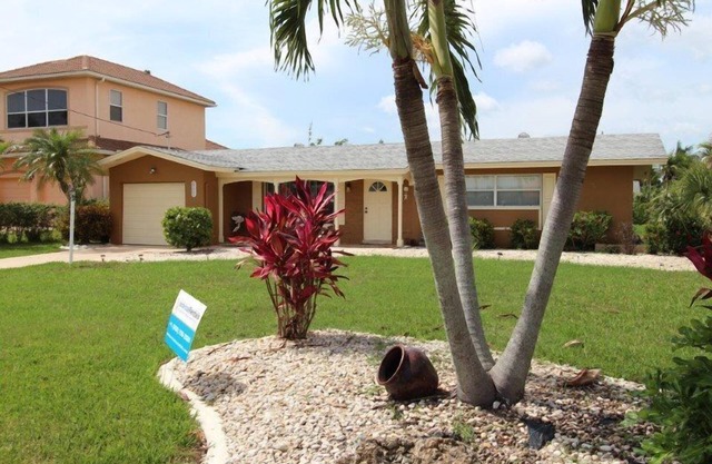 Beautiful Villa on Yatch Club in Cape Coral FL - Walking distance to the Beach