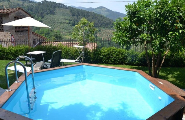 Beautiful villa with WIFI, private pool, A/C, TV, terrace and panoramic view, close to Lucca