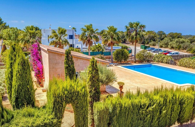 Beautiful Villa with Pool, Wi-Fi, Terrace and Balcony; Parking Available
