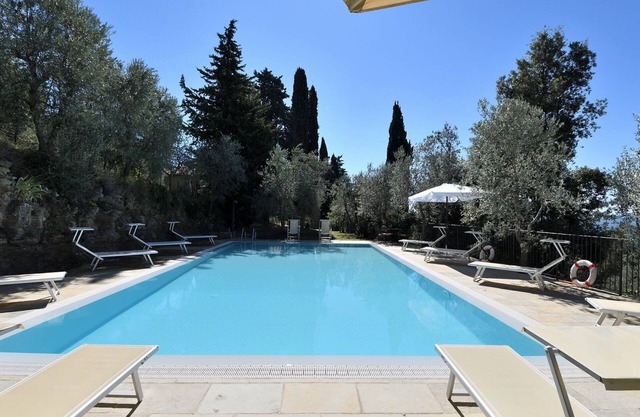 Beautiful villa with WIFI, private pool, TV, patio, pets allowed, panoramic view and parking