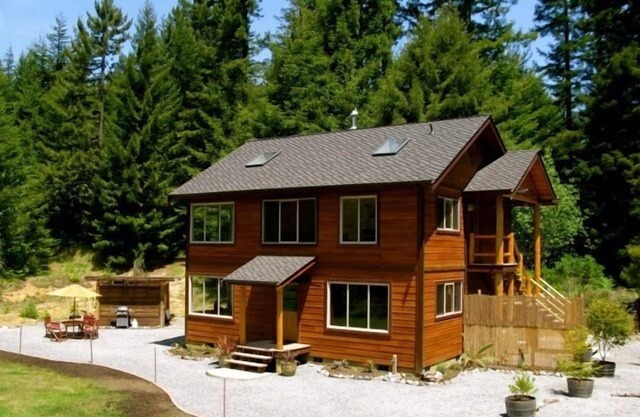 Beautiful, Warm & Welcoming-Redwoods, River, Beaches includes Hot tub