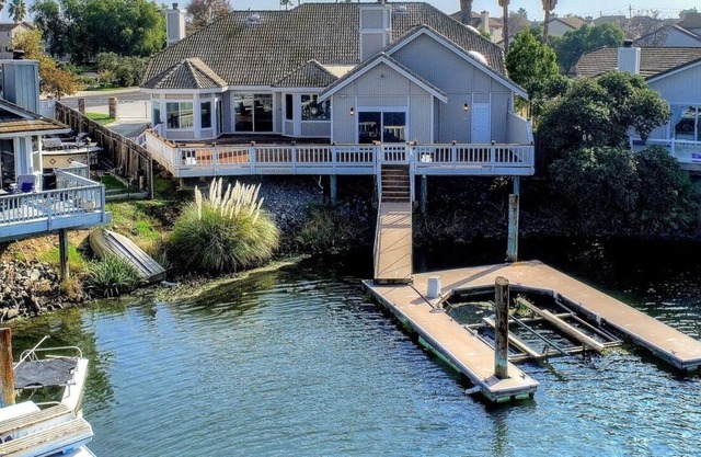 Beautiful waterfront 5bd/3ba
