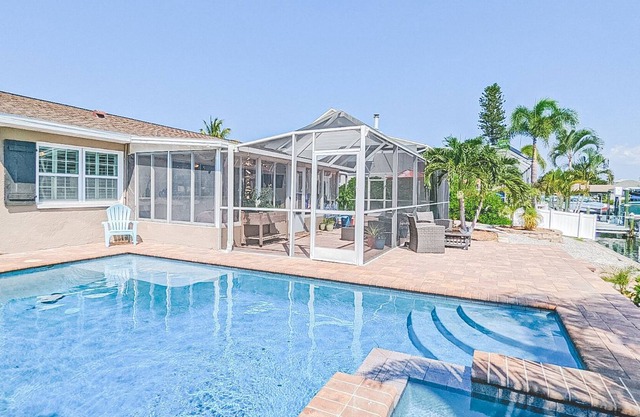 !BEAUTIFUL WATERFRONT HOUSE WITH POOL AND SPA!!