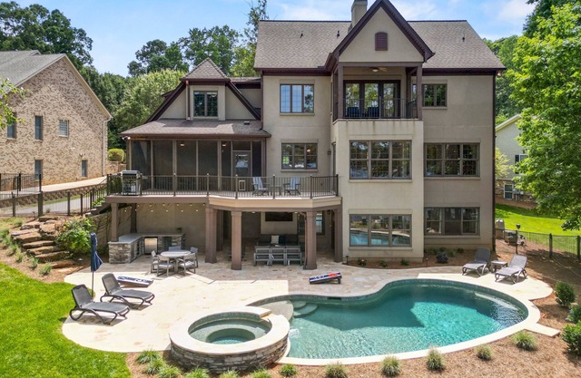 Beautiful Waterfront Home with Pool/Hot Tub - Ideal for up to 14 Guests