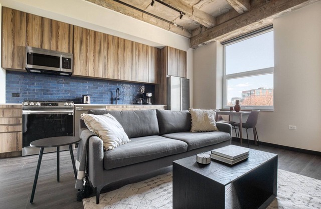 Beautiful West Loop Jr 1BR w/Gym, near Fulton Market, by Blueground