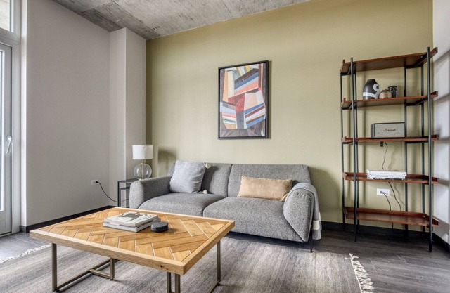 Beautiful West Loop Jr 1BR w/Gym, near Fulton Market, by Blueground