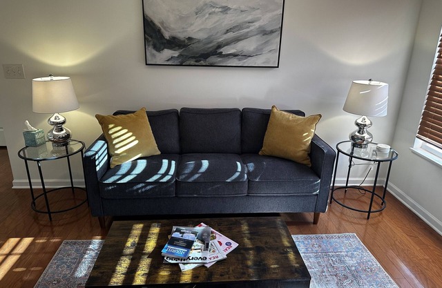 Beautiful1 Bdr, 1.5 Bath Safe, Clean Condo Close to Major Hospitals & Downtown