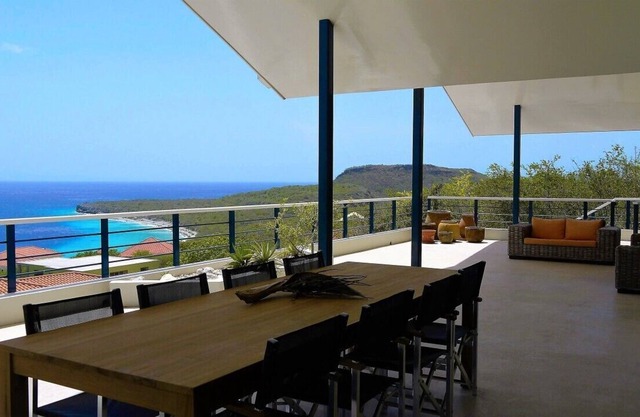 Beautifull villa with pool and awesome Seaview