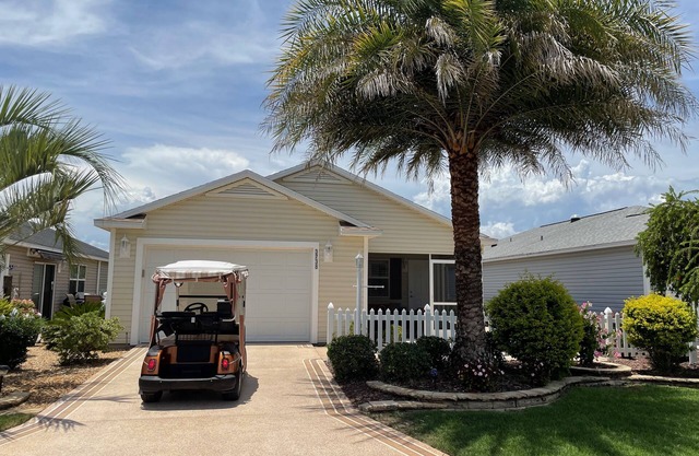 Beautifully 2/2 Dog-Friendly Patio Villa w/Golf Cart, BBQ, & FREE WiFi!