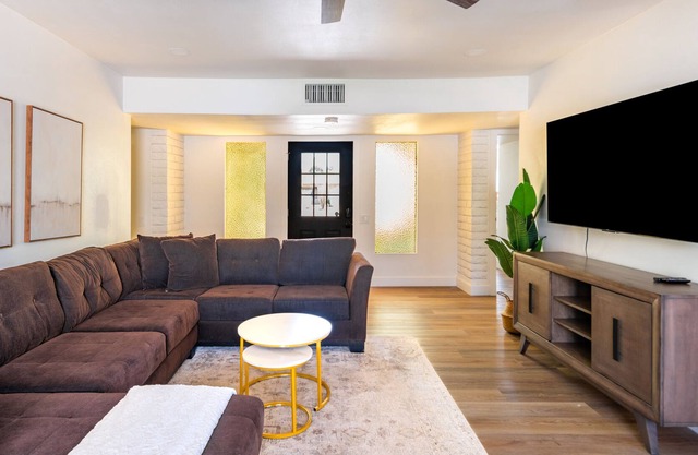 Beautifully Appointed 5BR 2BA Home