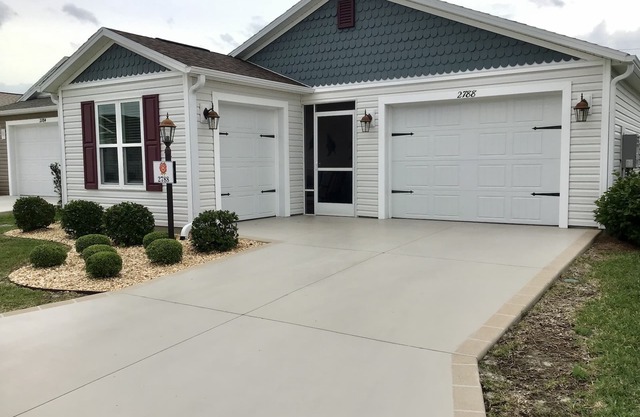 BEAUTIFULLY Decorated 2/2 Sm Dog Friendly w/NEW GAS GOLF CART, BBQ & BICYCLES