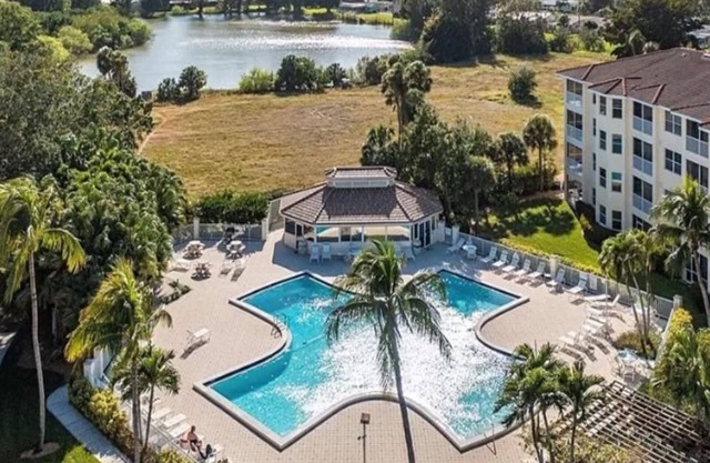 Beautifully Designer Inspired Condo with Park-Like Setting in Banyan Trace