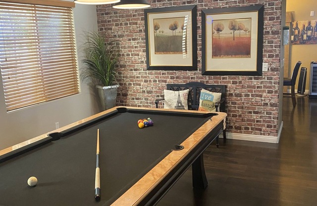 Beautifully Furnished Home 5 miles from Allegiant Stadium/Strip