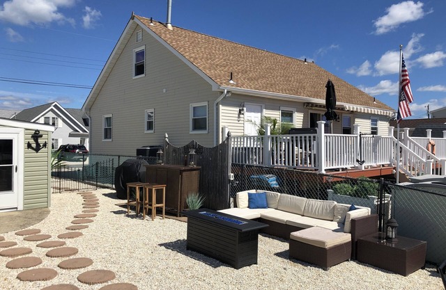 Beautifully furnished waterfront property in Beach Haven West