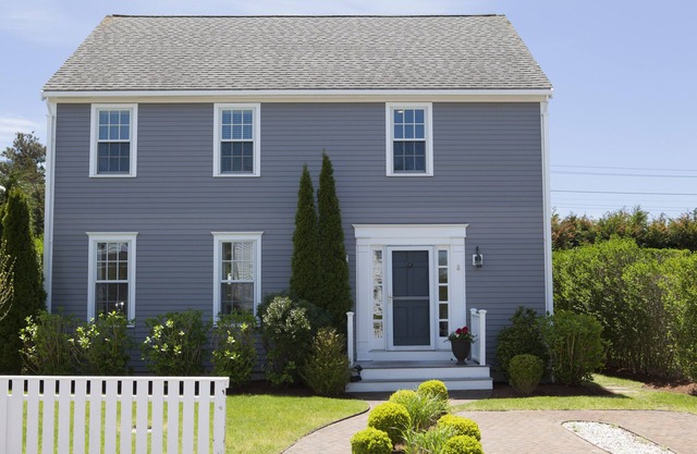 Beautifully furnished & impeccably maintained 5 bed, 3 1/2 bath Nantucket home
