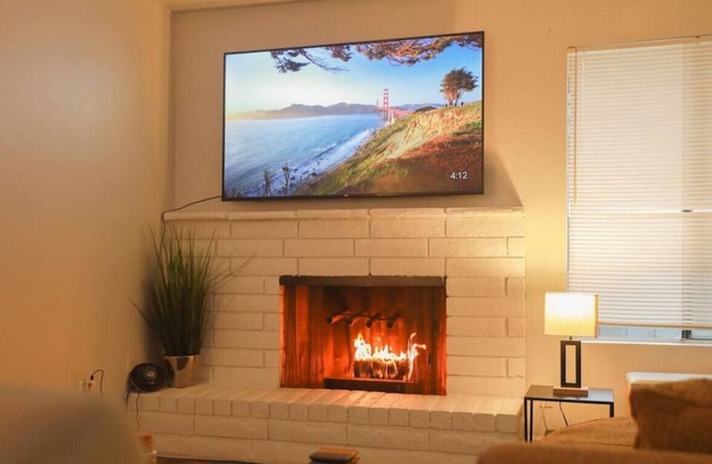 Beautifully Lit Roomy 2 BR Great for Travel Worker