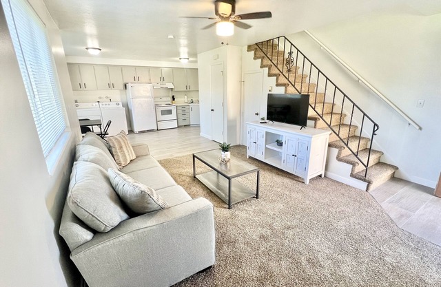 Beautifully Remodeled Townhome GC 1