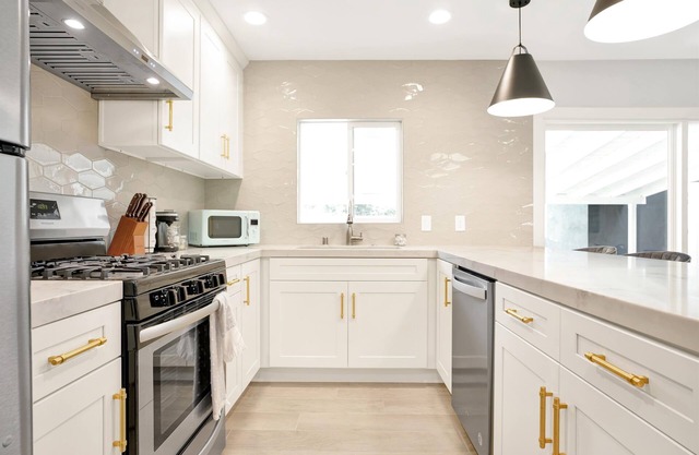 Beautifully Remodeled 3BR Home 5mi to Disney!