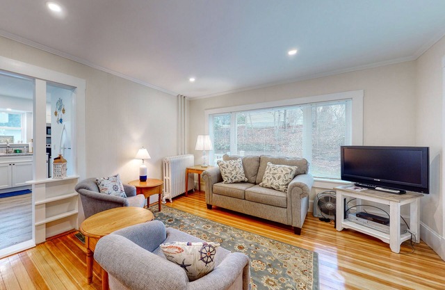 Beautifully renovated home w/prime location - walk to the footbridge & downtown