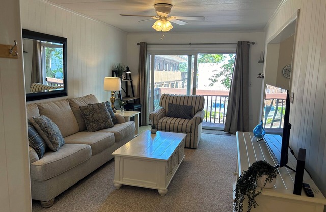 Beautifully renovated condo, close to the boardwalk - away from the noise!
